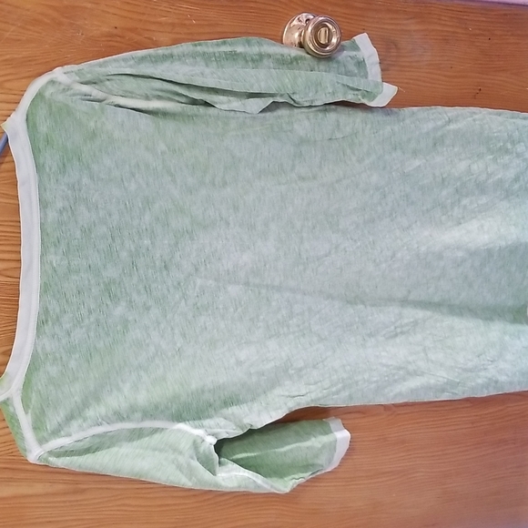 Like new large lake tshirt - Picture 5 of 9